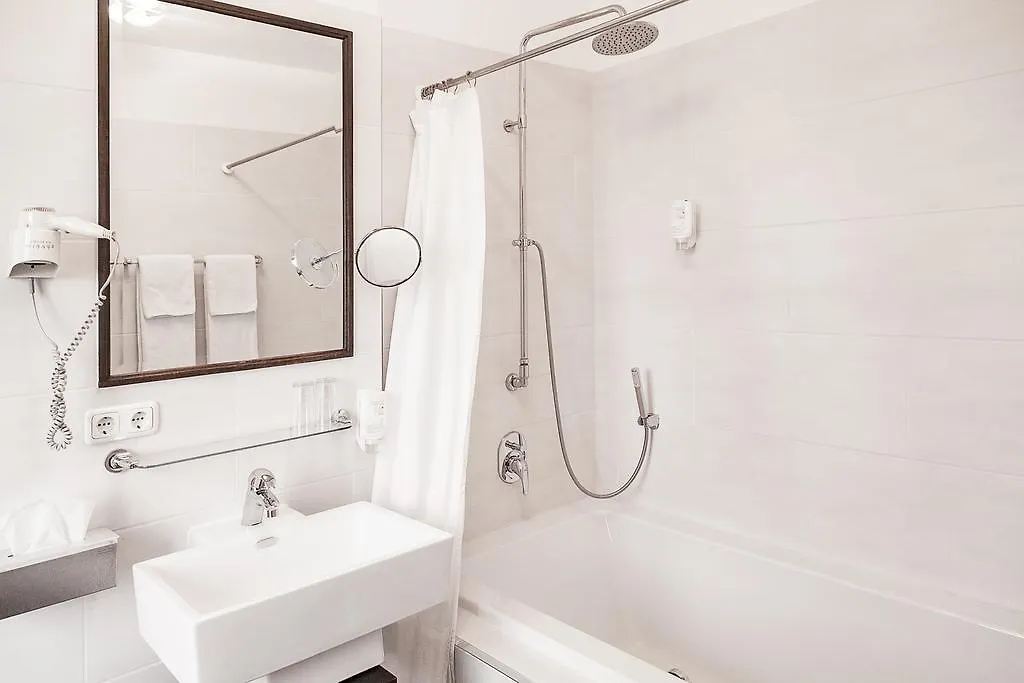 Hotel Aviv Dresden 3*,