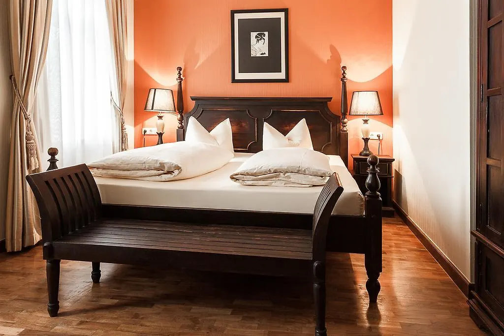 Hotel Aviv Дрезден 3*,